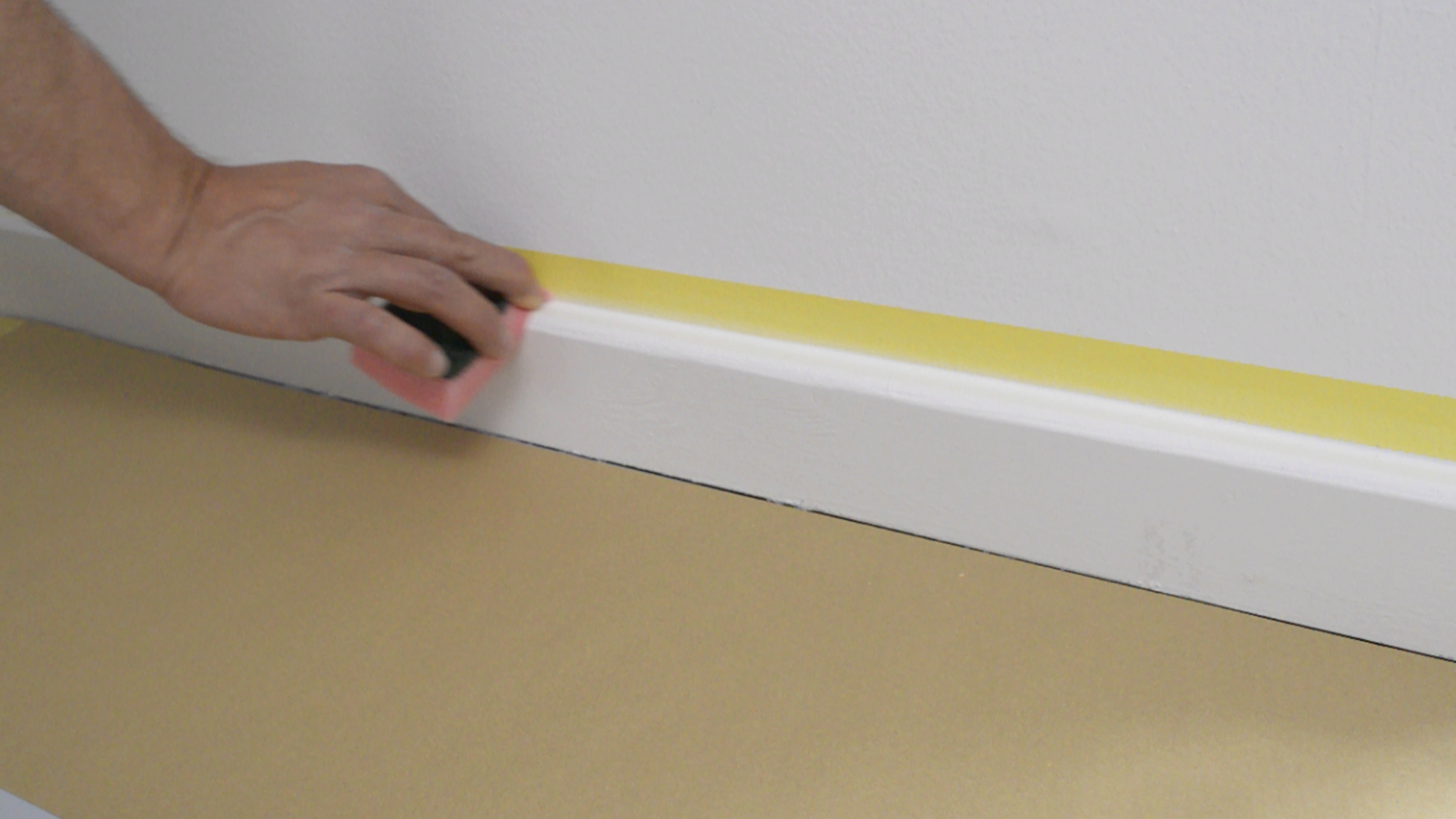 How to paint skirting